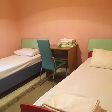 Private Full In Apartment *